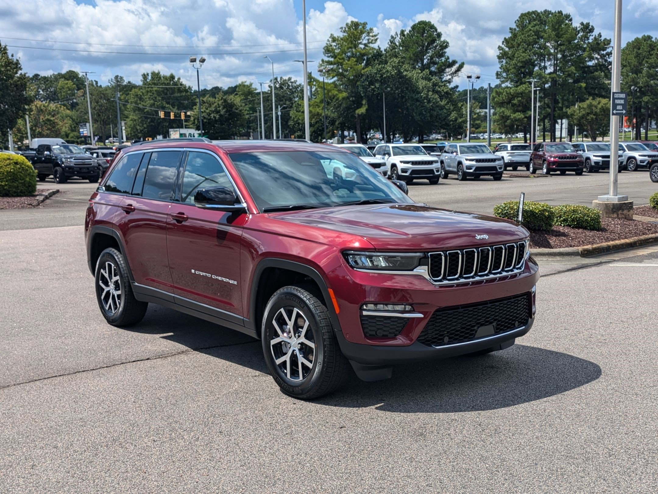2025 Jeep Grand Cherokee Limited photo 2