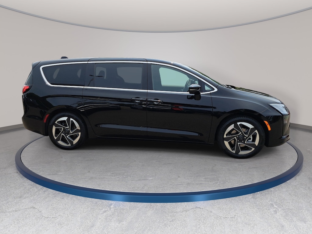 New 2027 Chrysler Pacifica LIMITED Passenger Van
