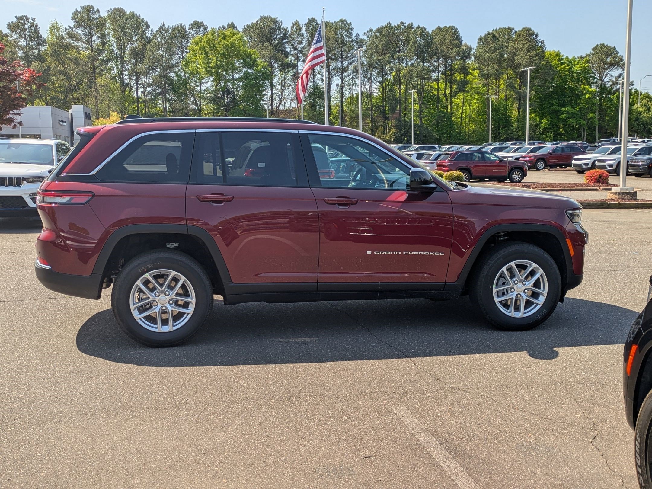2025 Jeep Grand Cherokee Laredo X photo 4