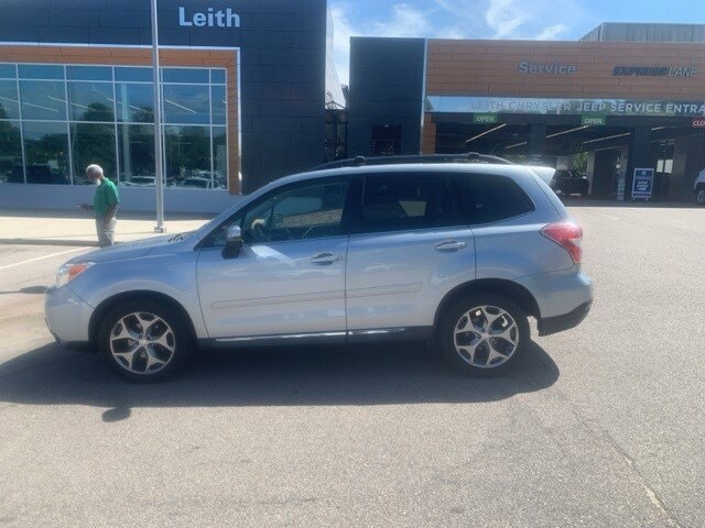2015 Subaru Forester 2.5i Touring photo 2
