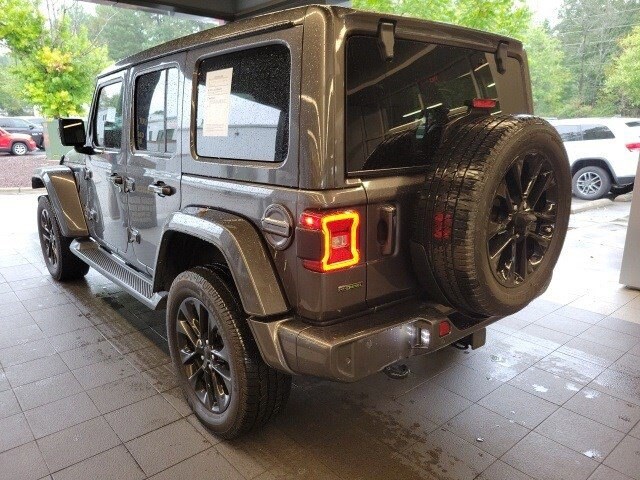 2021 Jeep Wrangler Unlimited Sahara High Altitude photo 3