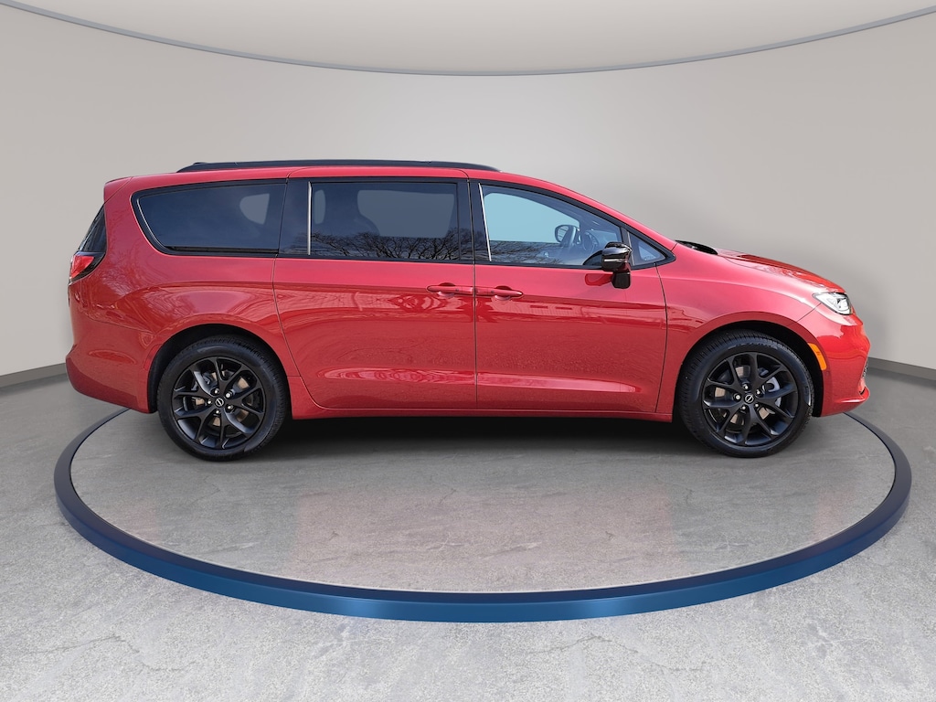 New 2026 Chrysler Pacifica LIMITED AWD Passenger Van