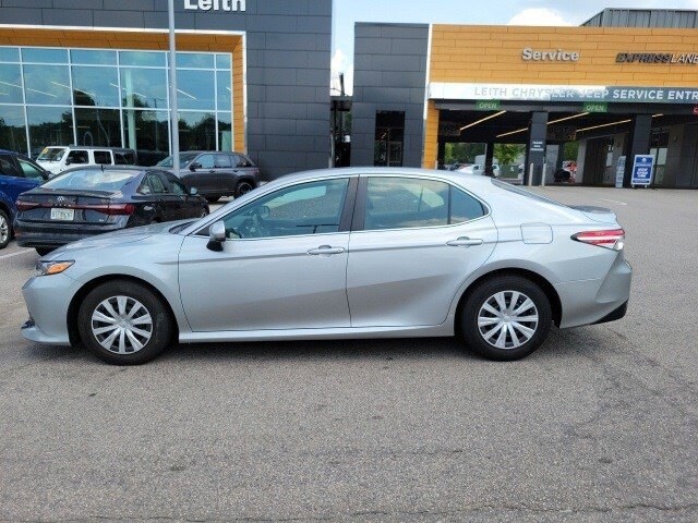 2020 Toyota Camry Hybrid LE photo 2