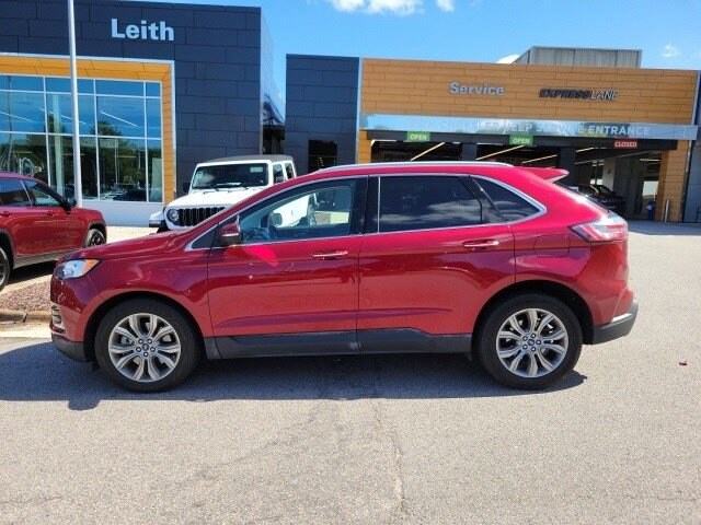 2019 Ford Edge Titanium photo 2
