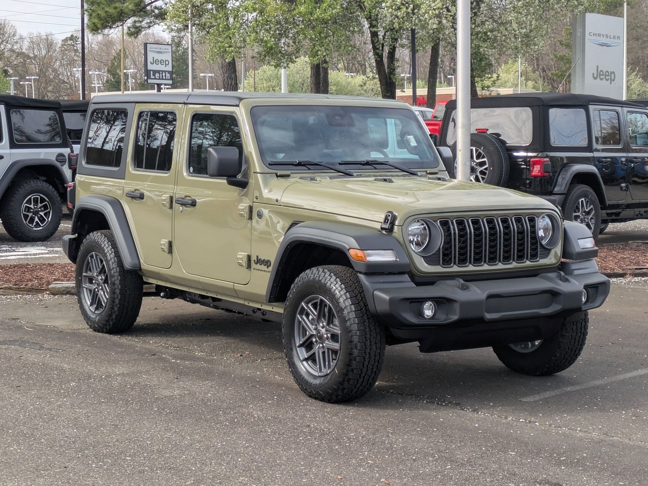 2025 Jeep Wrangler Sport S photo 3