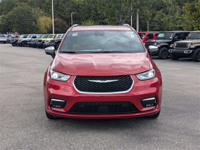 2026 Chrysler Pacifica Pinnacle photo 2