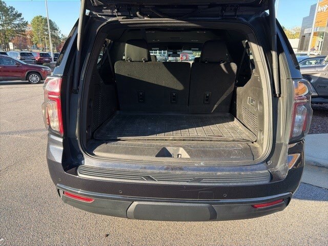 2022 Chevrolet Suburban RST photo 3