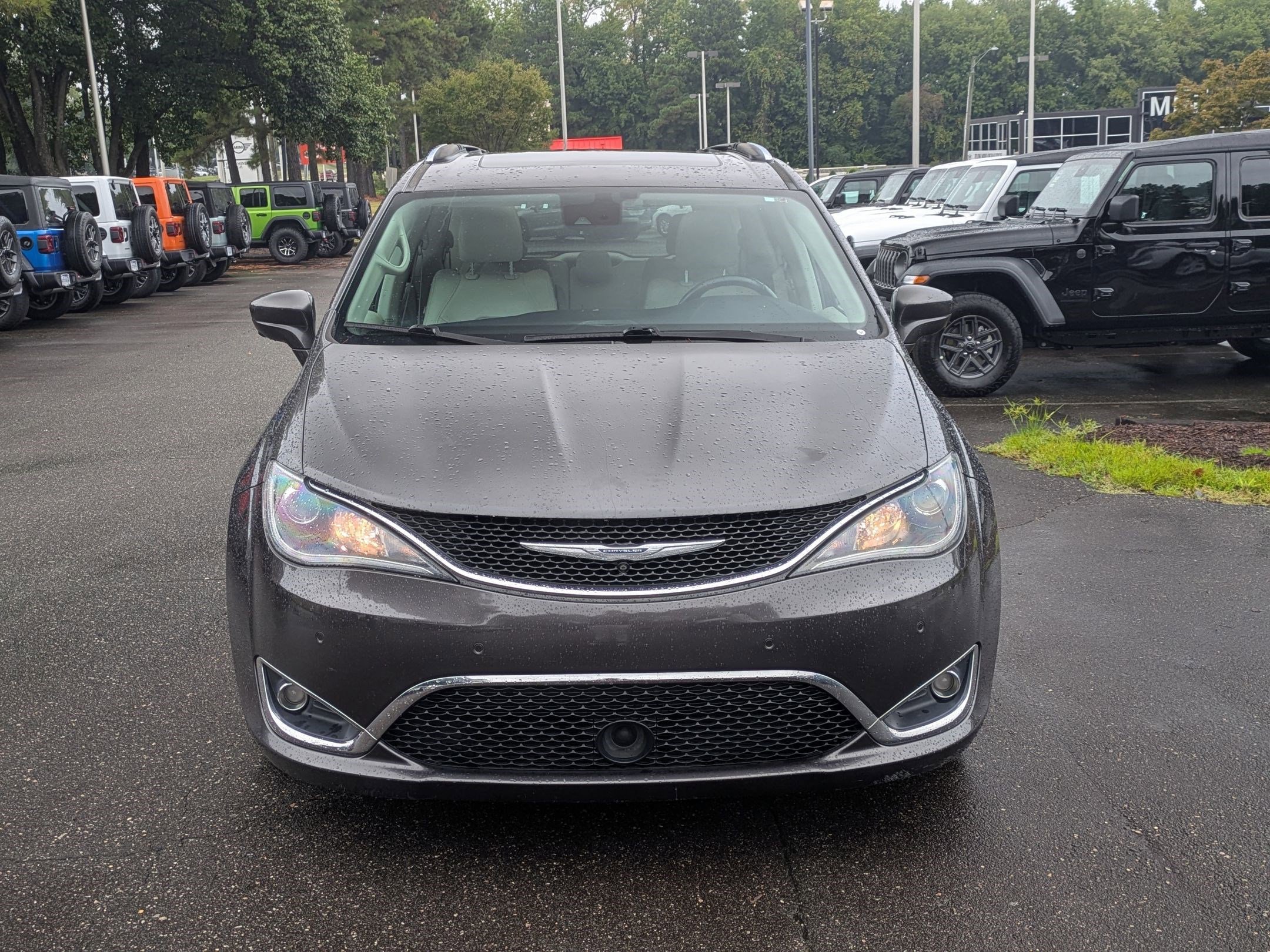 2018 Chrysler Pacifica Touring Plus photo 2