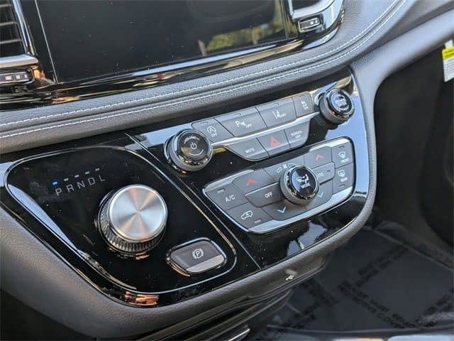 2026 Chrysler Pacifica Select - Photo 11