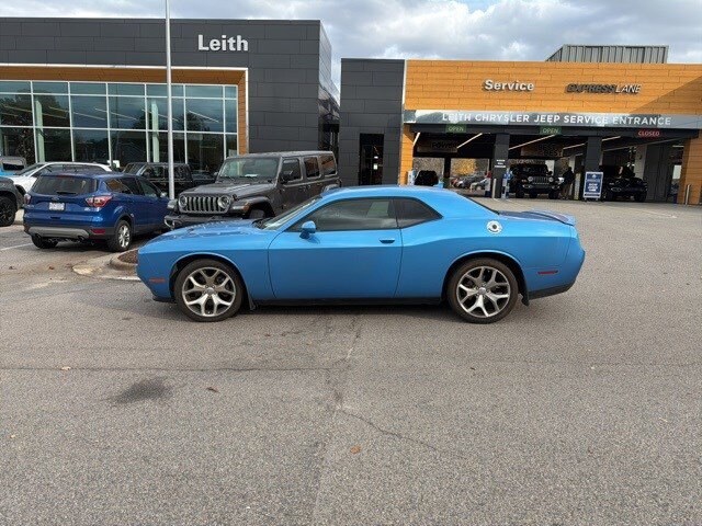 2016 Dodge Challenger SXT Plus photo 2