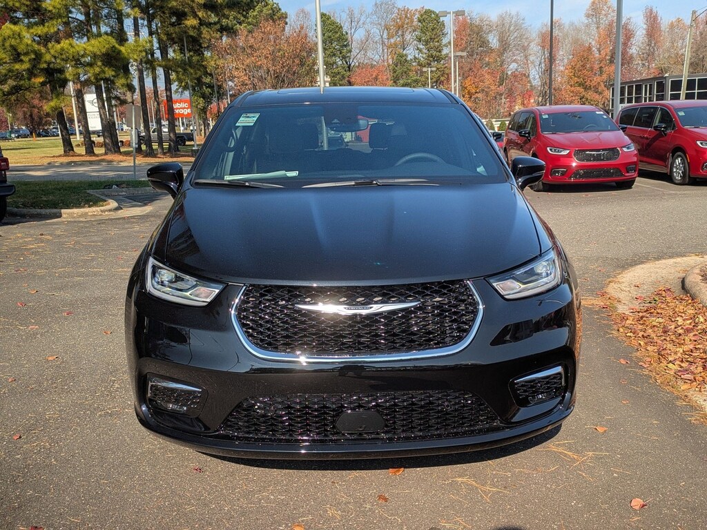 New 2026 Chrysler Pacifica SELECT Passenger Van