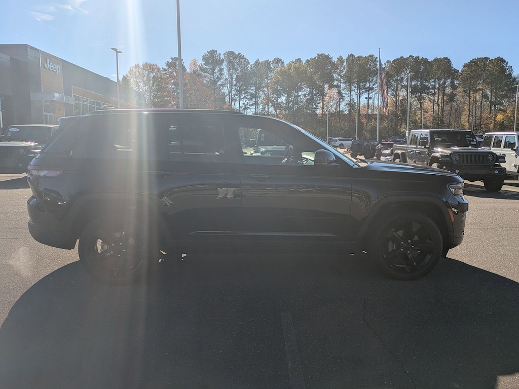 Used 2023 Jeep Grand Cherokee Altitude Altitude 4x4