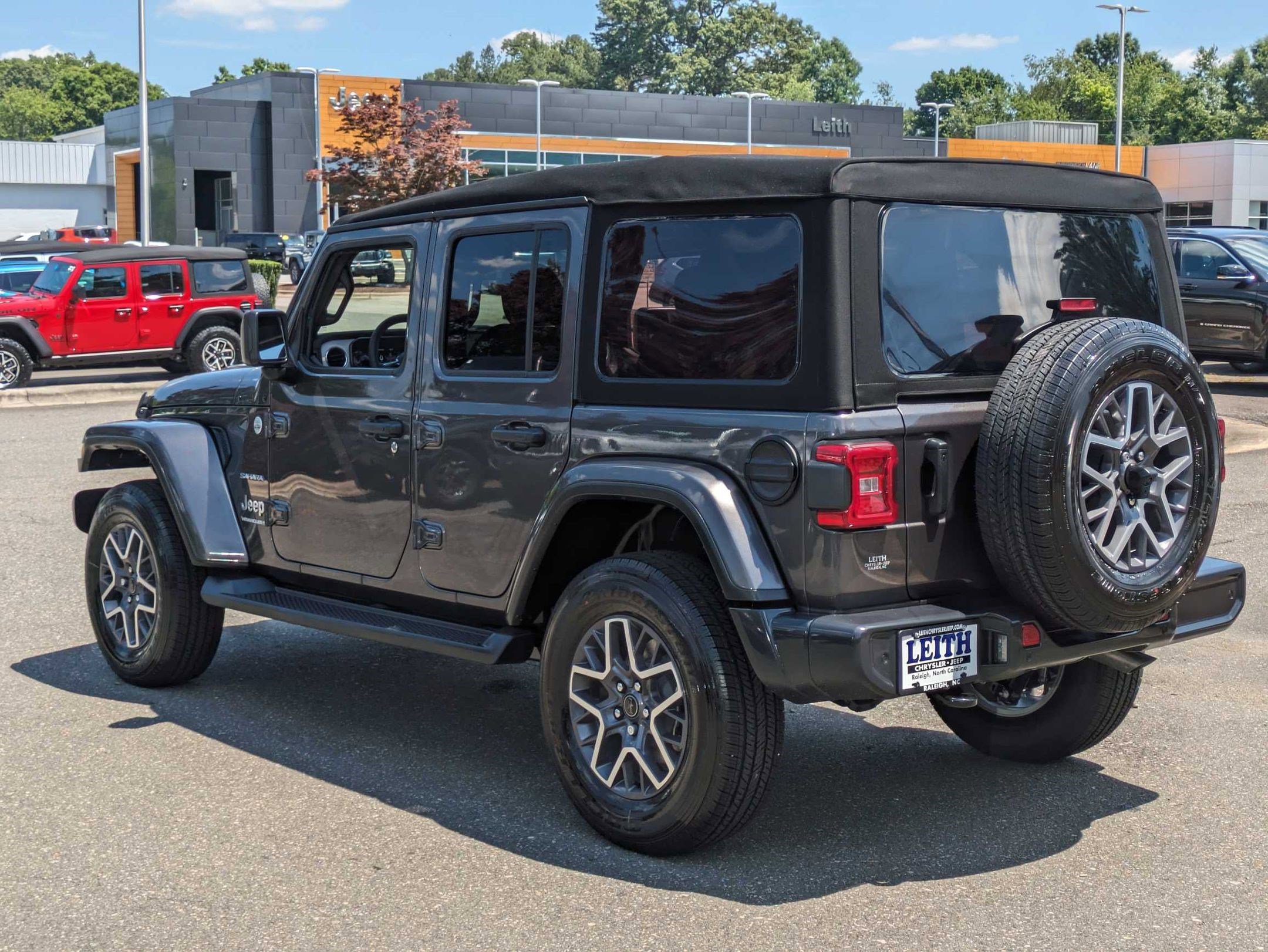 2024 Jeep Wrangler Sahara photo 4