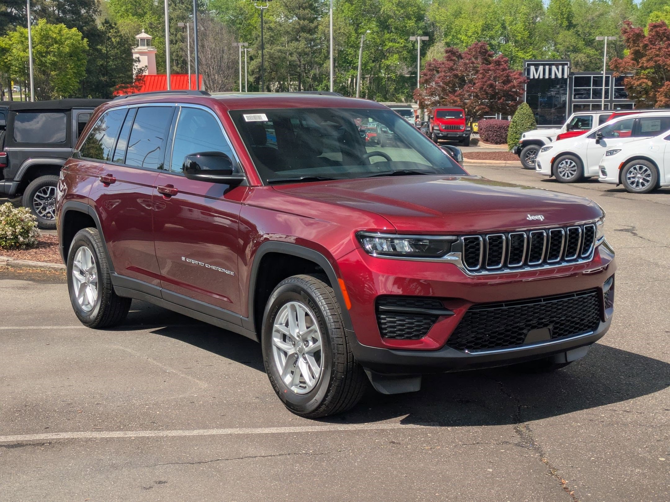 2025 Jeep Grand Cherokee Laredo X photo 3