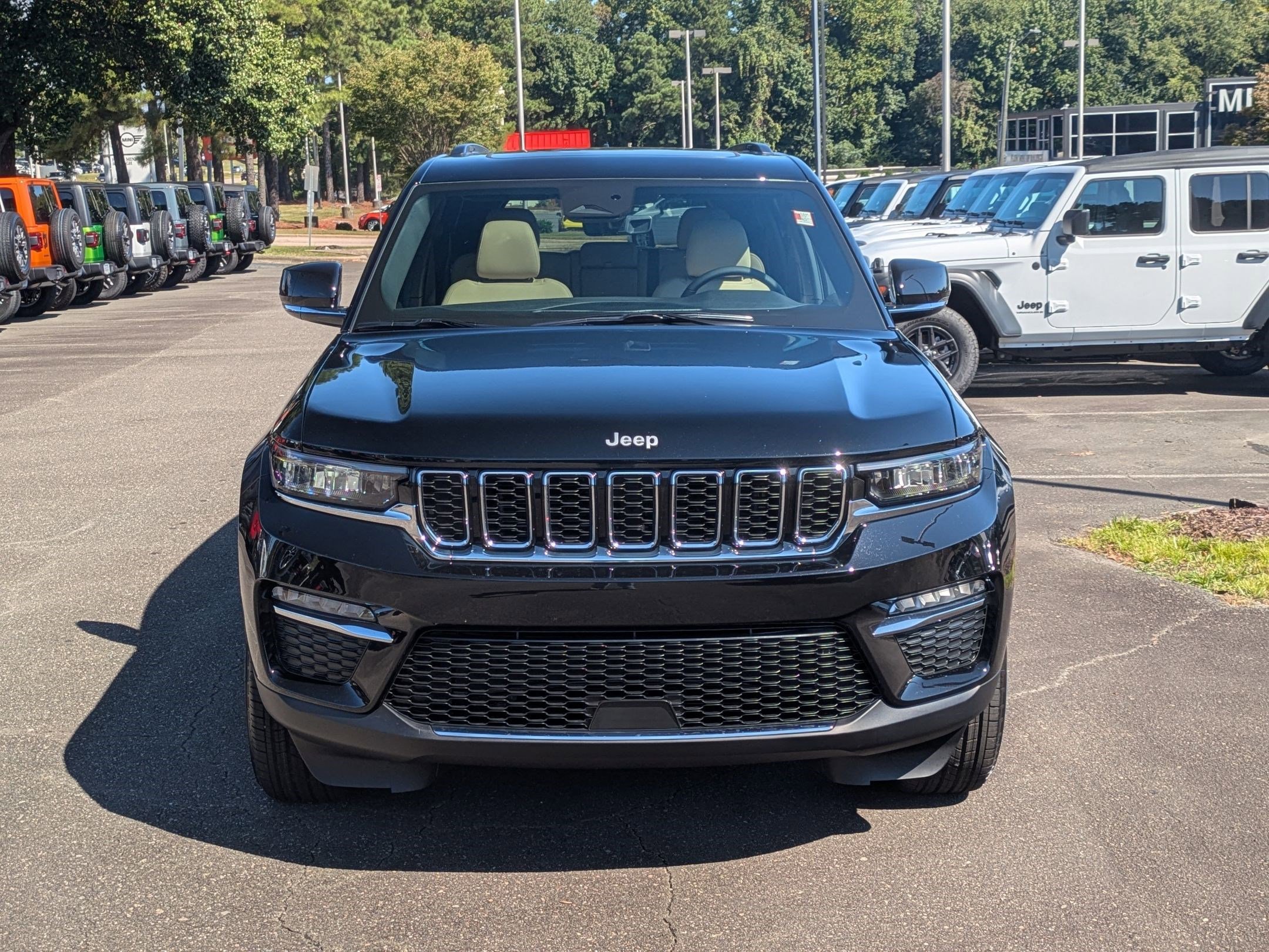 2025 Jeep Grand Cherokee Limited photo 2