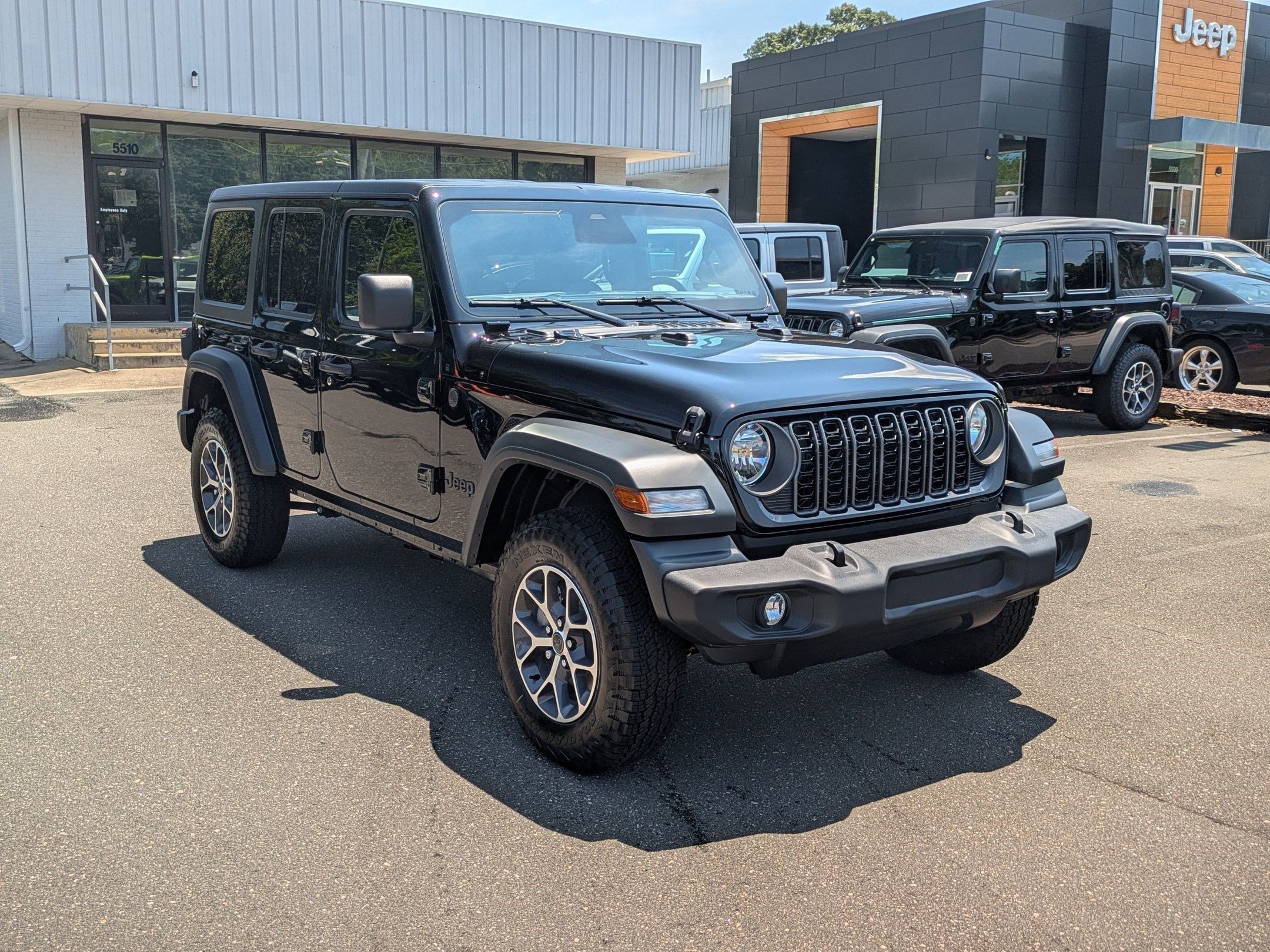2025 Jeep Wrangler Sport S photo 3