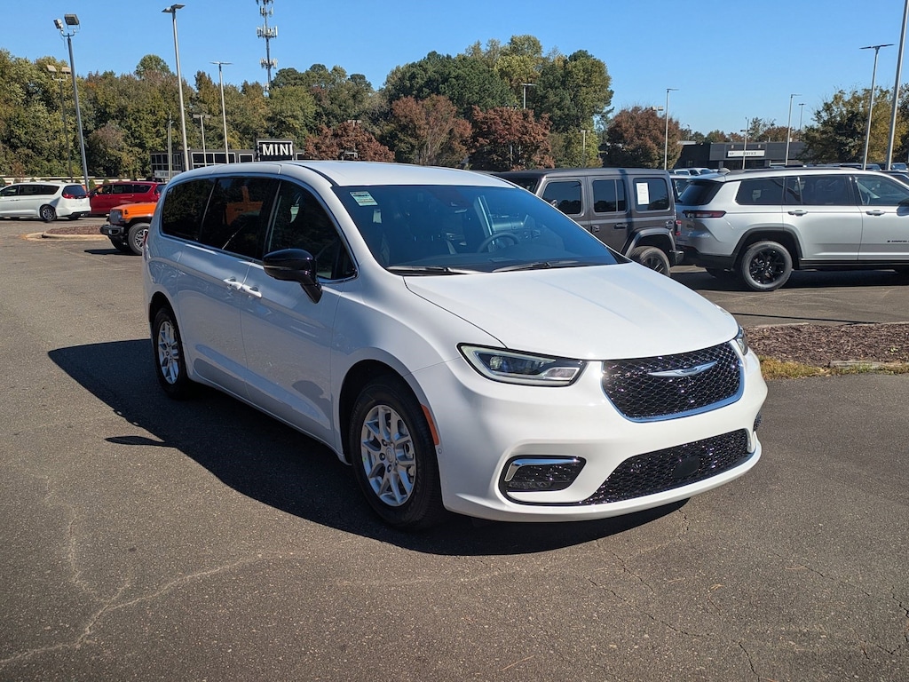 New 2026 Chrysler Pacifica SELECT Passenger Van