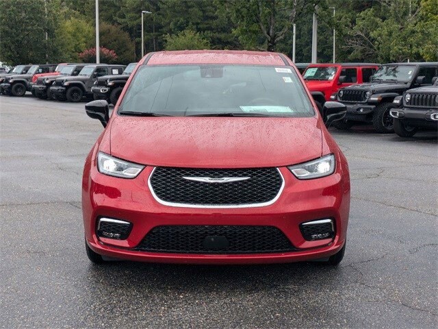 2026 Chrysler Pacifica photo 2