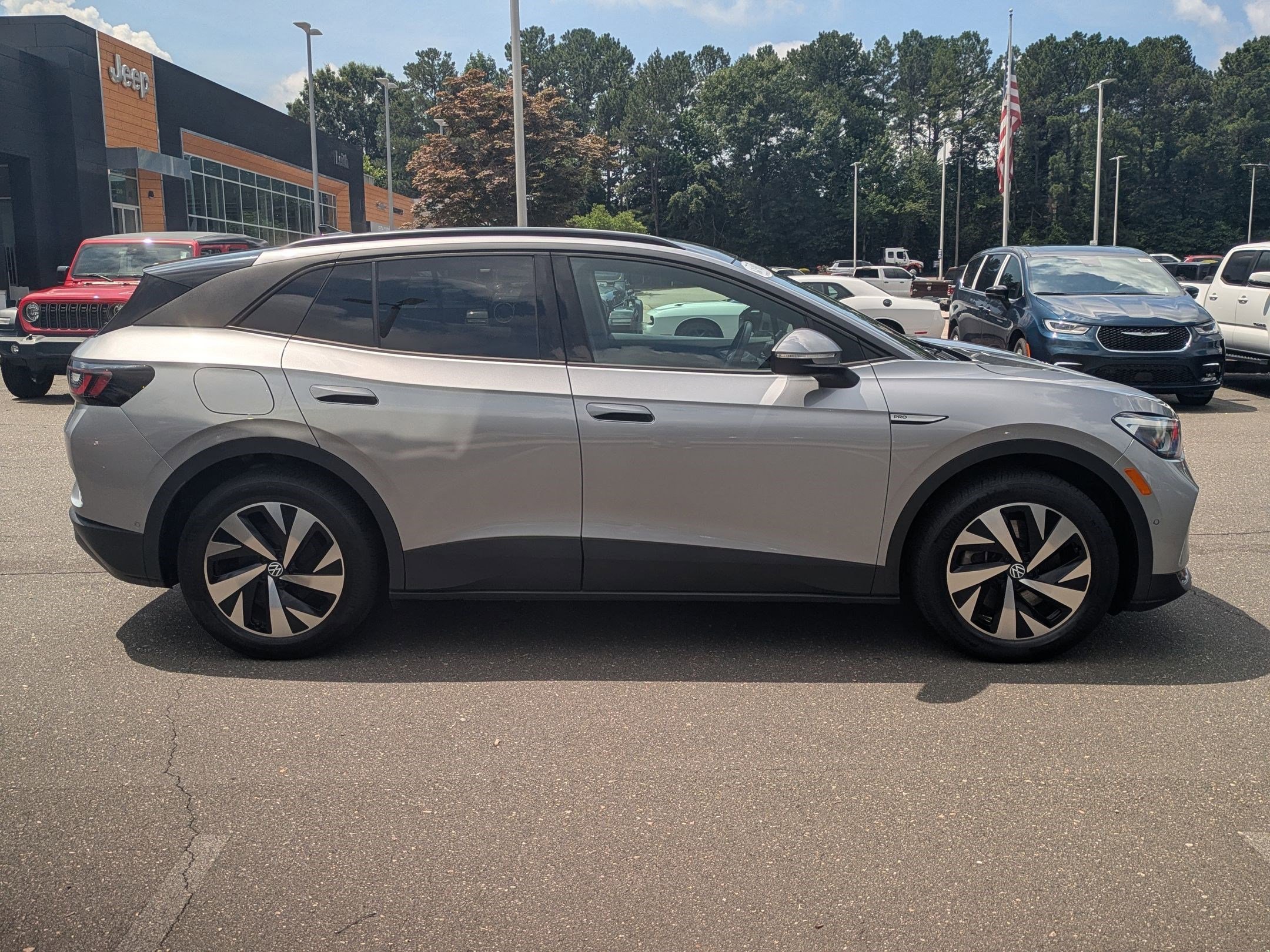 2023 Volkswagen ID.4 Pro photo 4