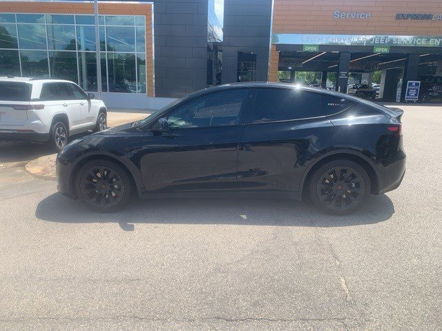 Used 2022 Tesla Model Y Long Range with VIN 7SAYGAEE5NF400883 for sale in Northfield, Minnesota