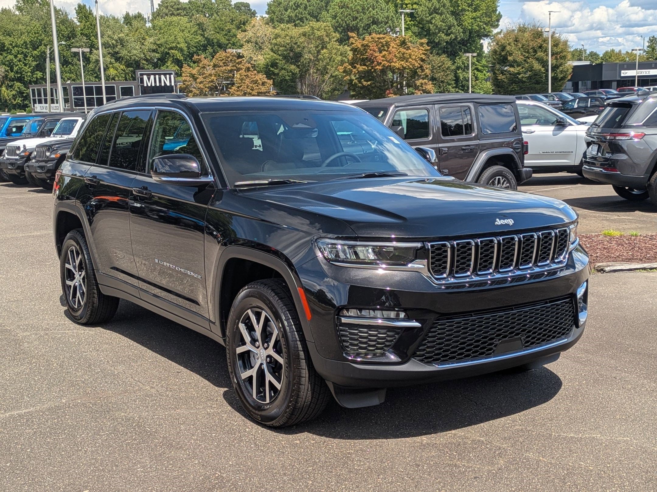 2025 Jeep Grand Cherokee Limited photo 2