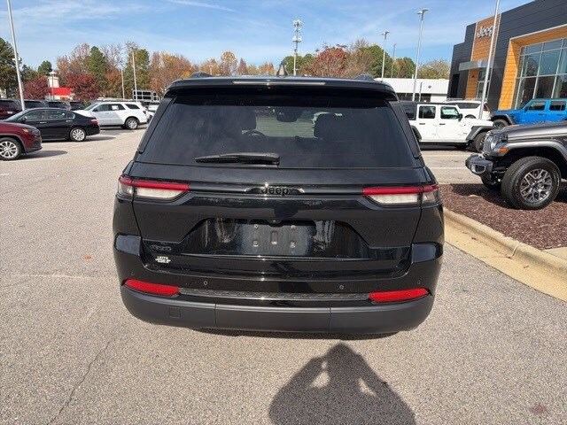 2023 Jeep Grand Cherokee Altitude photo 4