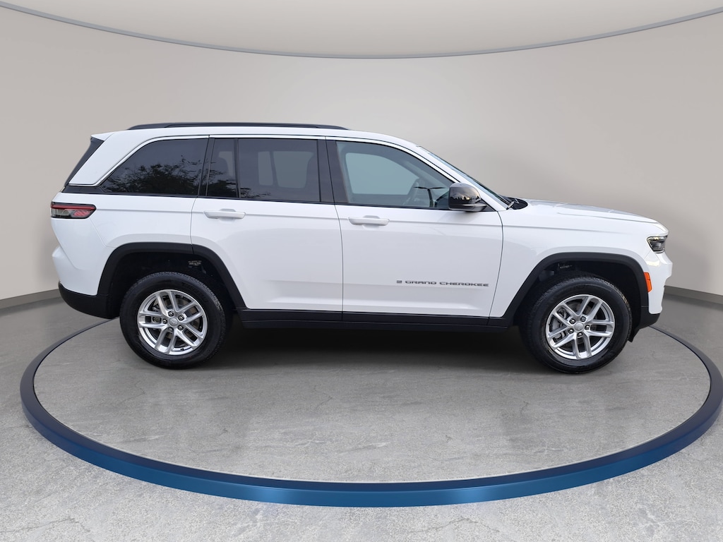 New 2026 Jeep Grand Cherokee LAREDO 4X4 Sport Utility