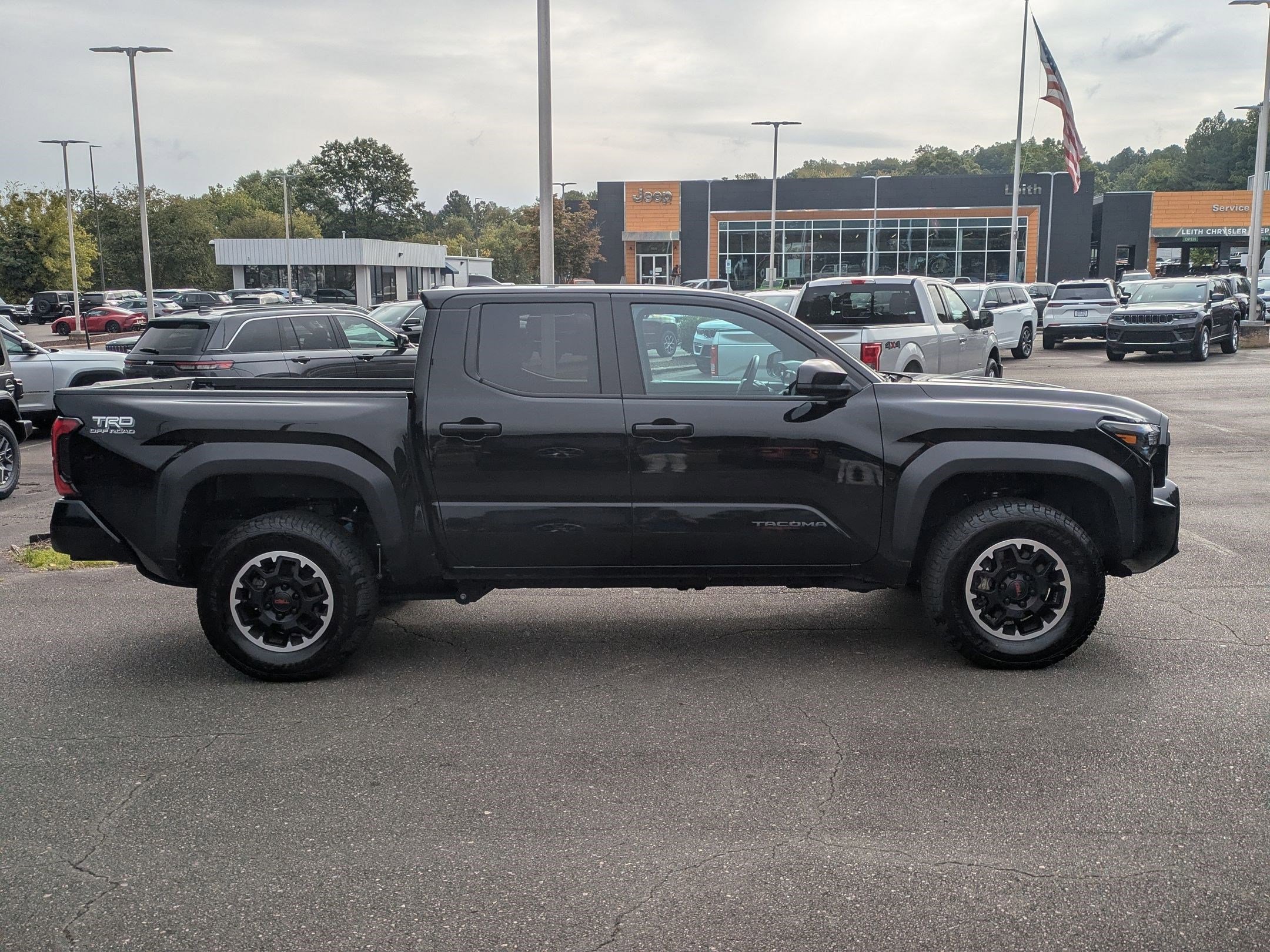 2024 Toyota Tacoma TRD Off-Road photo 4