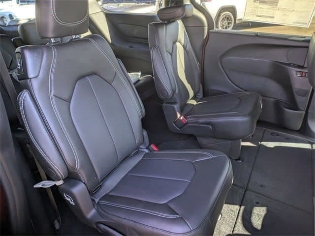 2026 Chrysler Pacifica Select - Photo 21