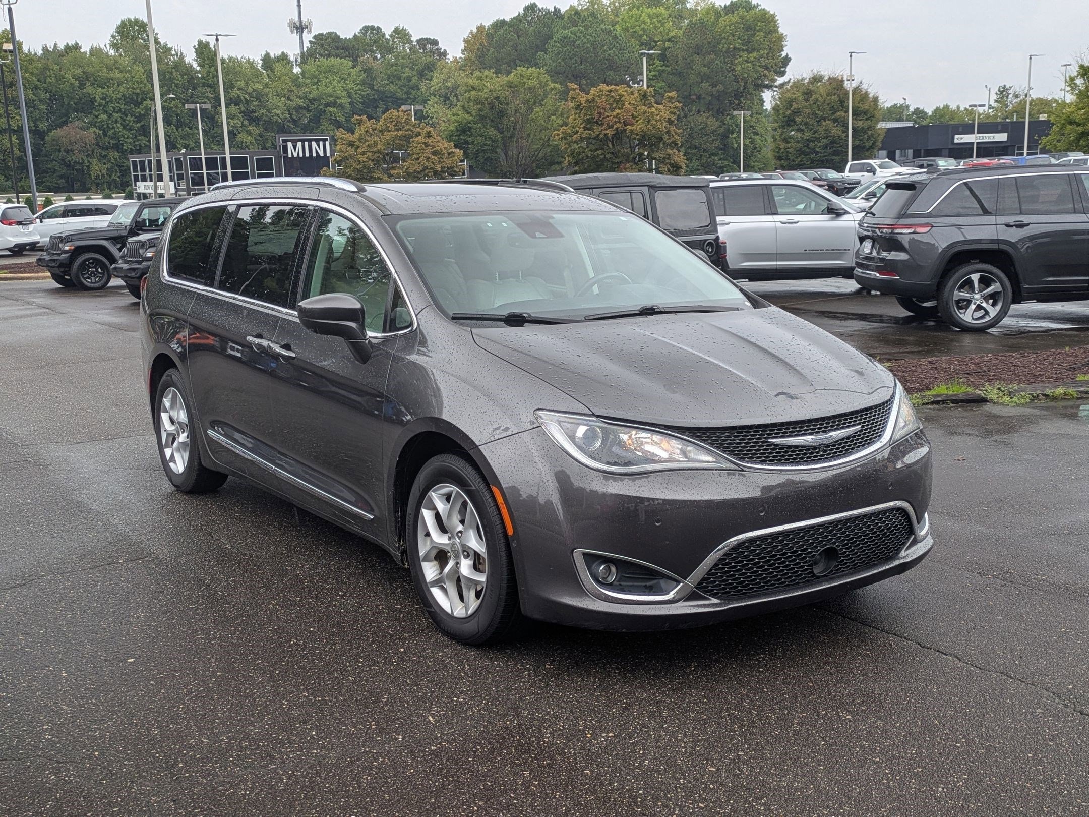 2018 Chrysler Pacifica Touring Plus photo 3