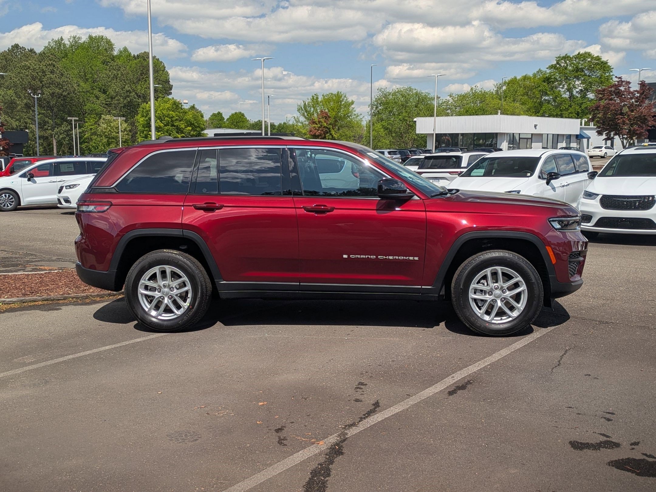 2025 Jeep Grand Cherokee Laredo X photo 4