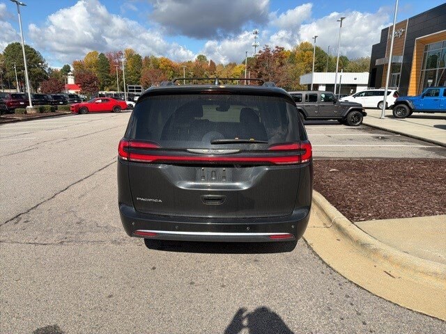 2022 Chrysler Pacifica Touring L photo 4