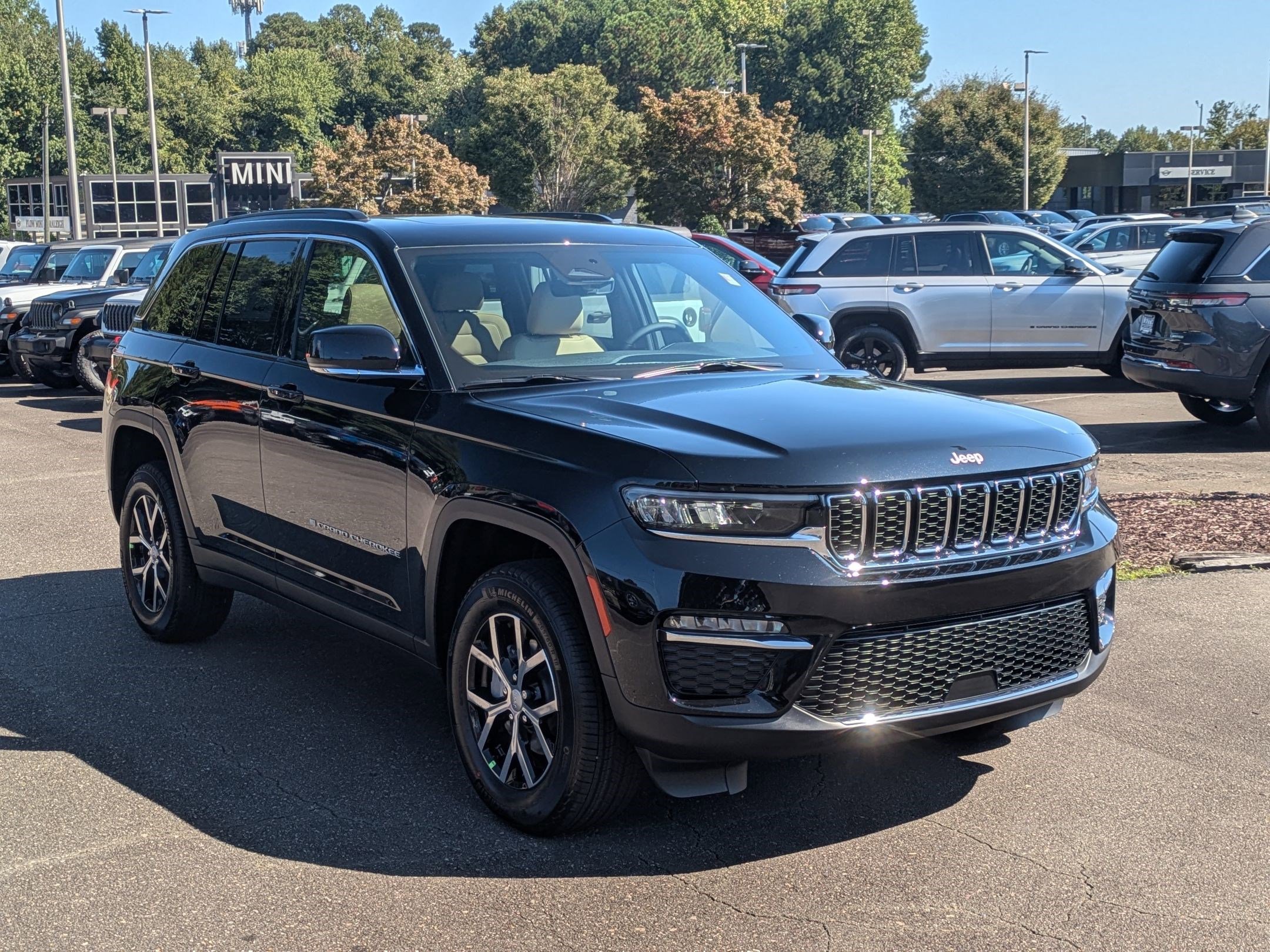 2025 Jeep Grand Cherokee Limited photo 3