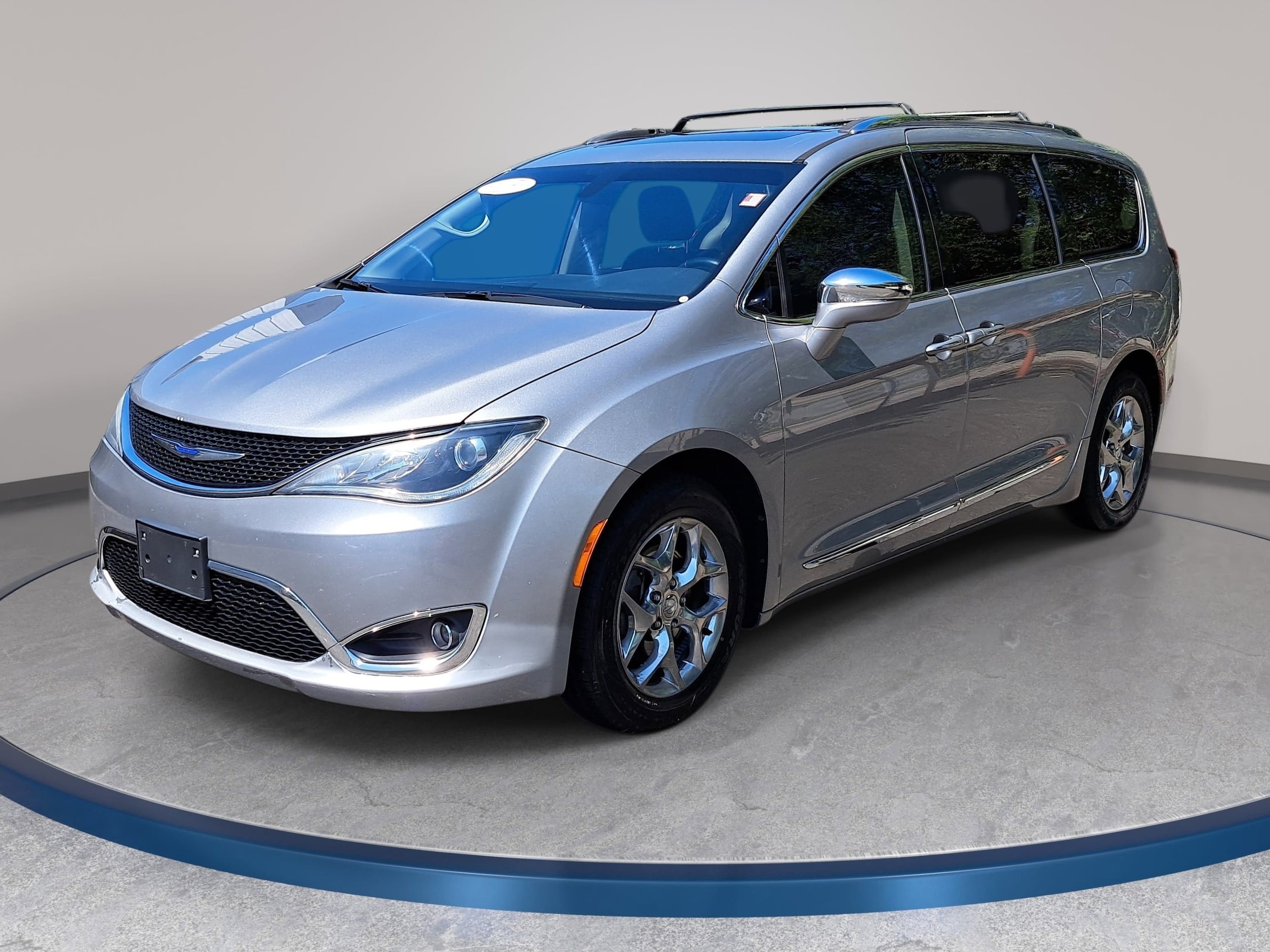 2018 Chrysler Pacifica Limited's photo