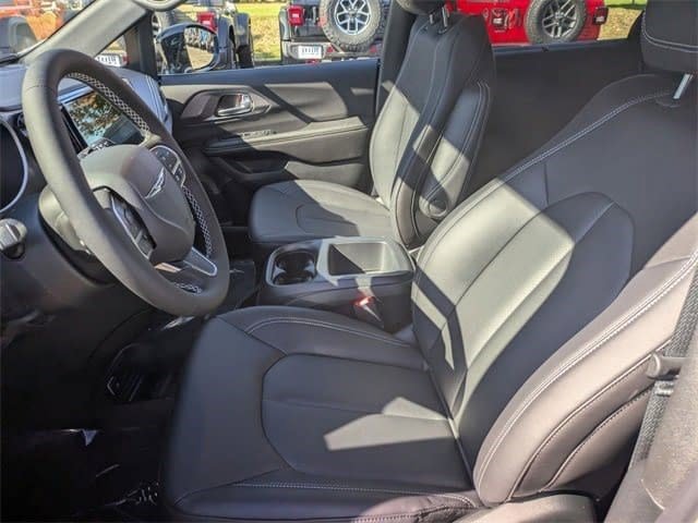 2026 Chrysler Pacifica Select - Photo 15