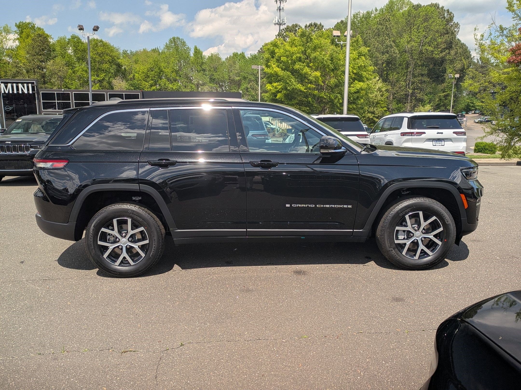 2025 Jeep Grand Cherokee Limited photo 4
