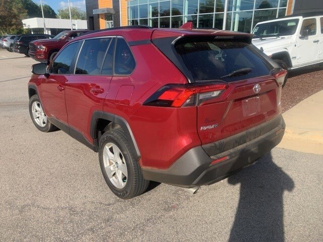 2019 Toyota RAV4 XLE photo 2