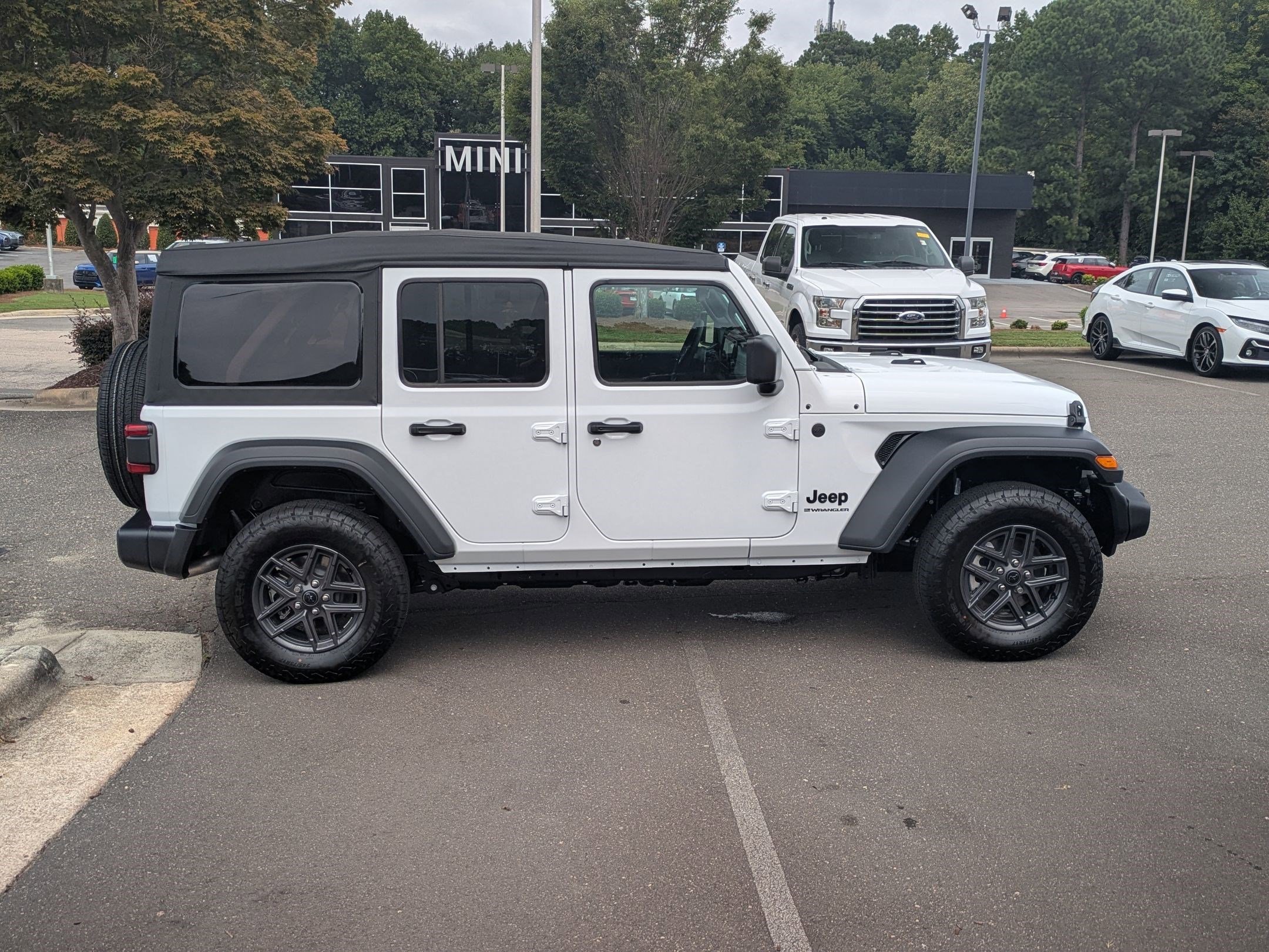 2025 Jeep Wrangler Sport S photo 4