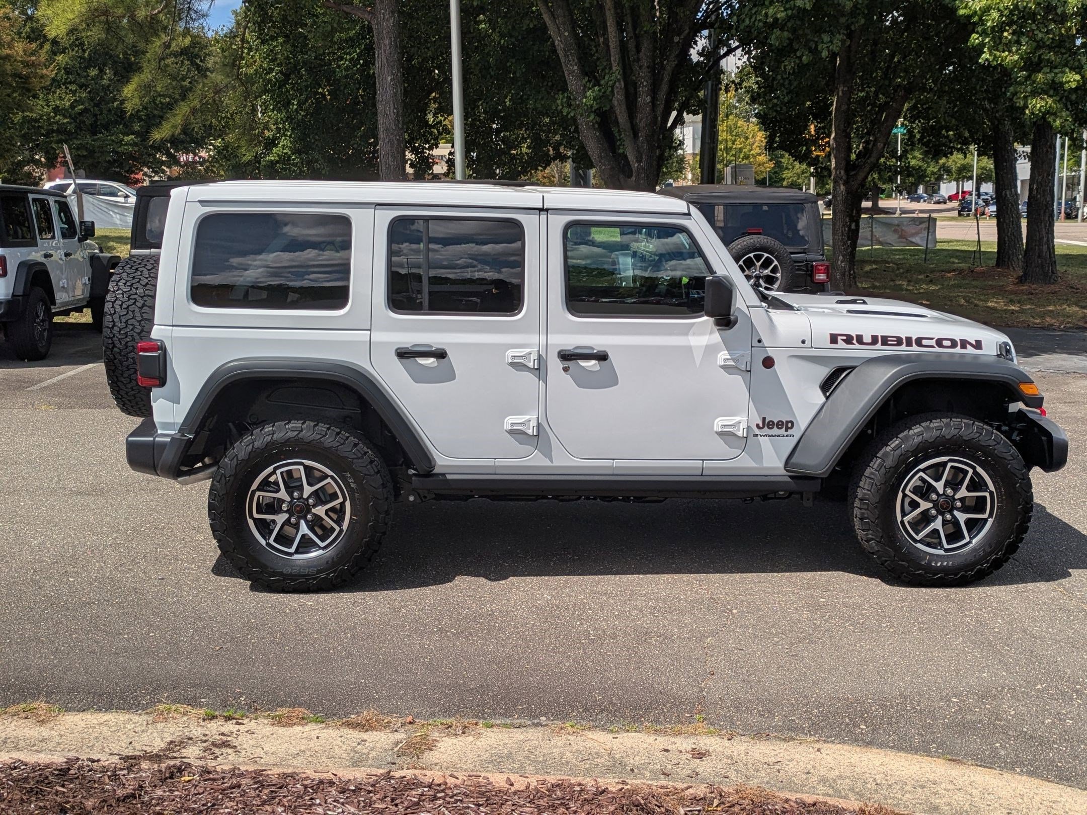 2025 Jeep Wrangler Rubicon photo 4