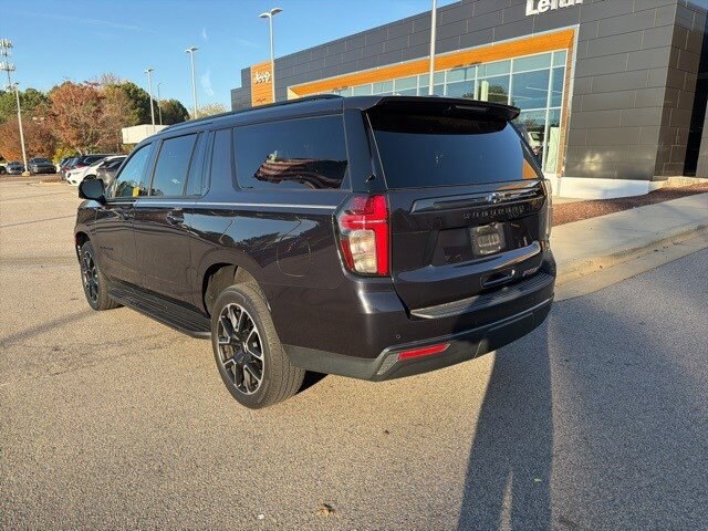 2022 Chevrolet Suburban RST photo 2