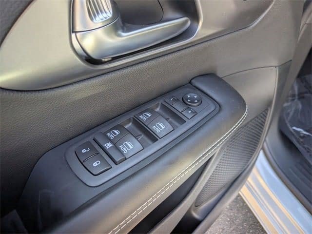2026 Chrysler Pacifica Select - Photo 16