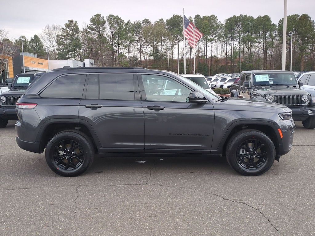 New 2026 Jeep Grand Cherokee LAREDO ALTITUDE 4X4 Sport Utility
