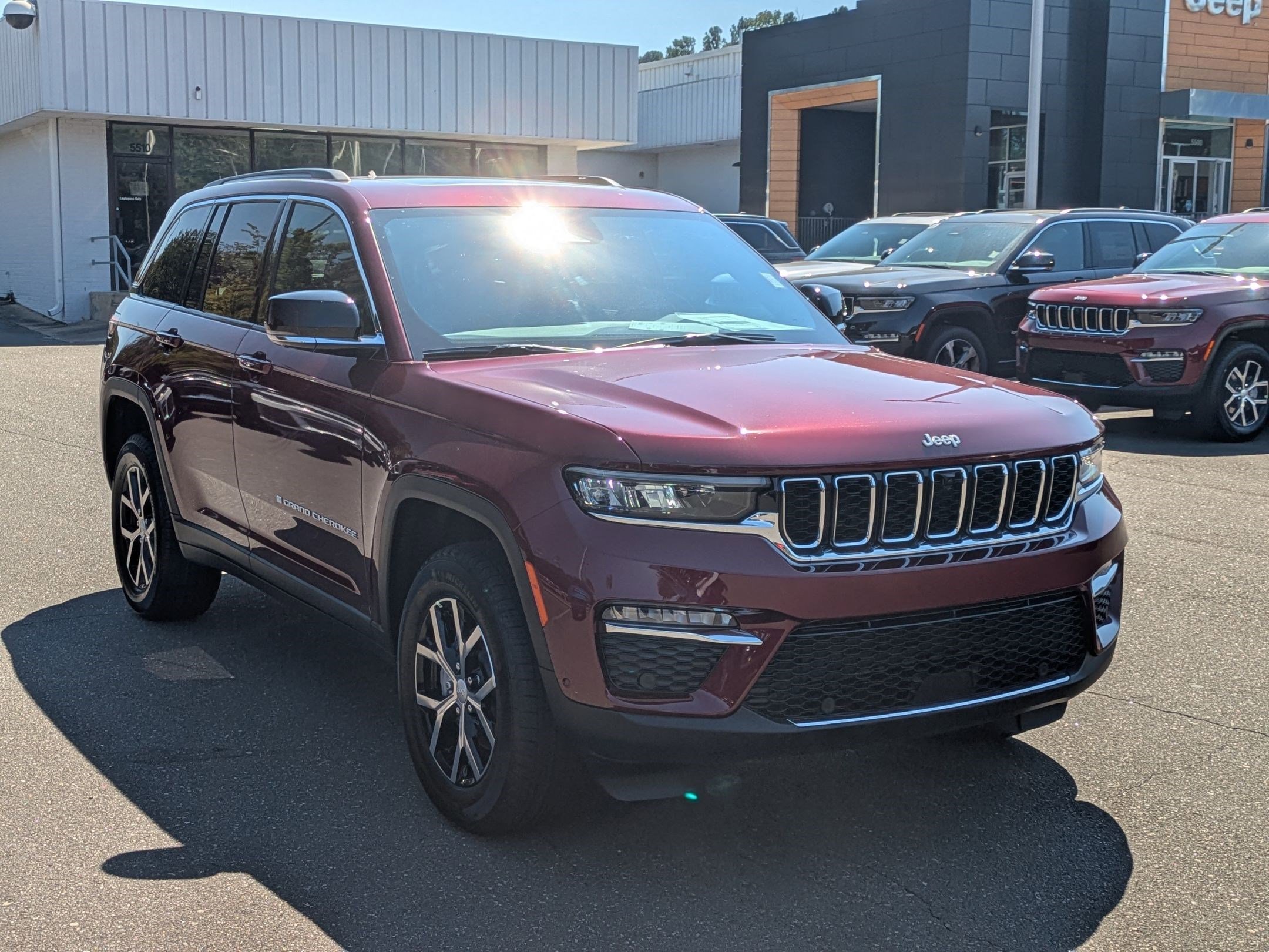 2025 Jeep Grand Cherokee Limited photo 3