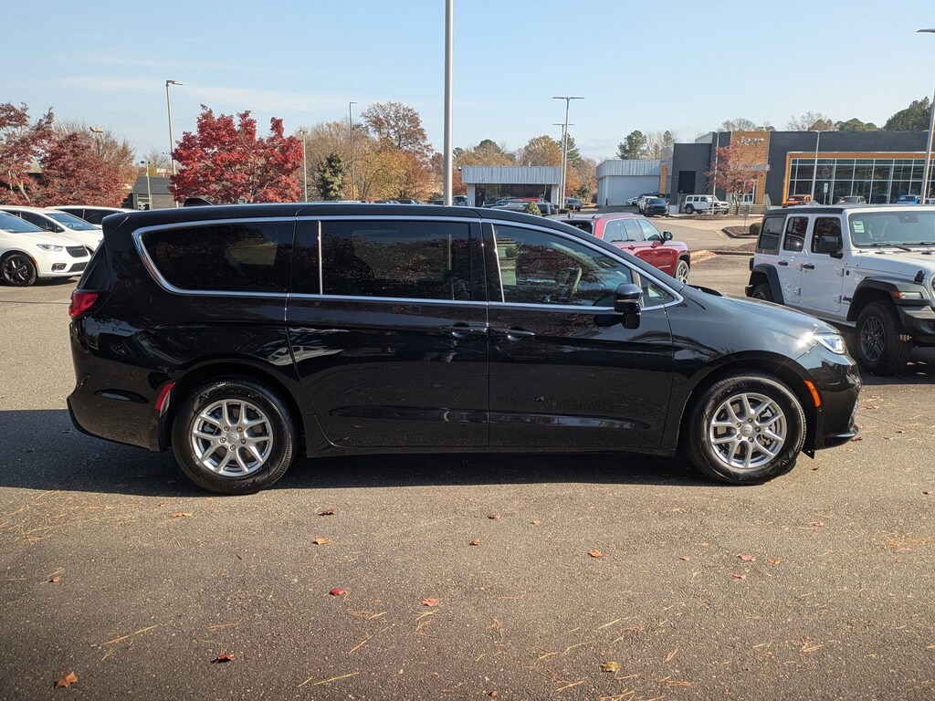 New 2026 Chrysler Pacifica SELECT Passenger Van