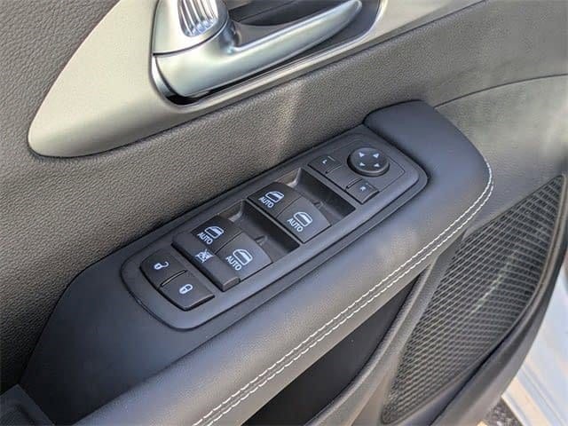 2026 Chrysler Pacifica Select - Photo 14