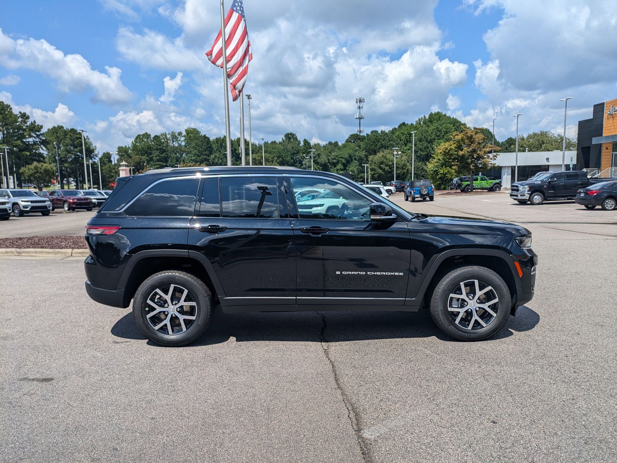 2025 Jeep Grand Cherokee Limited photo 4