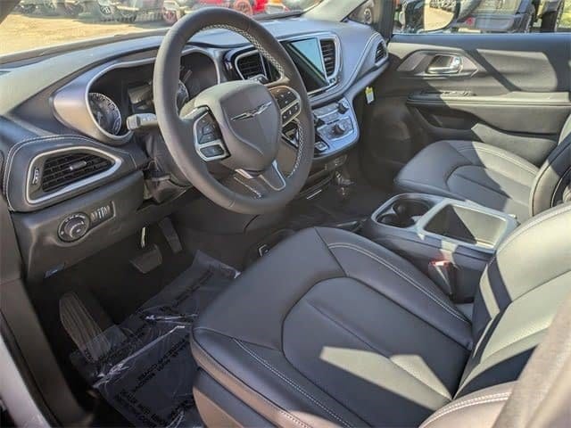 2026 Chrysler Pacifica Select - Photo 9