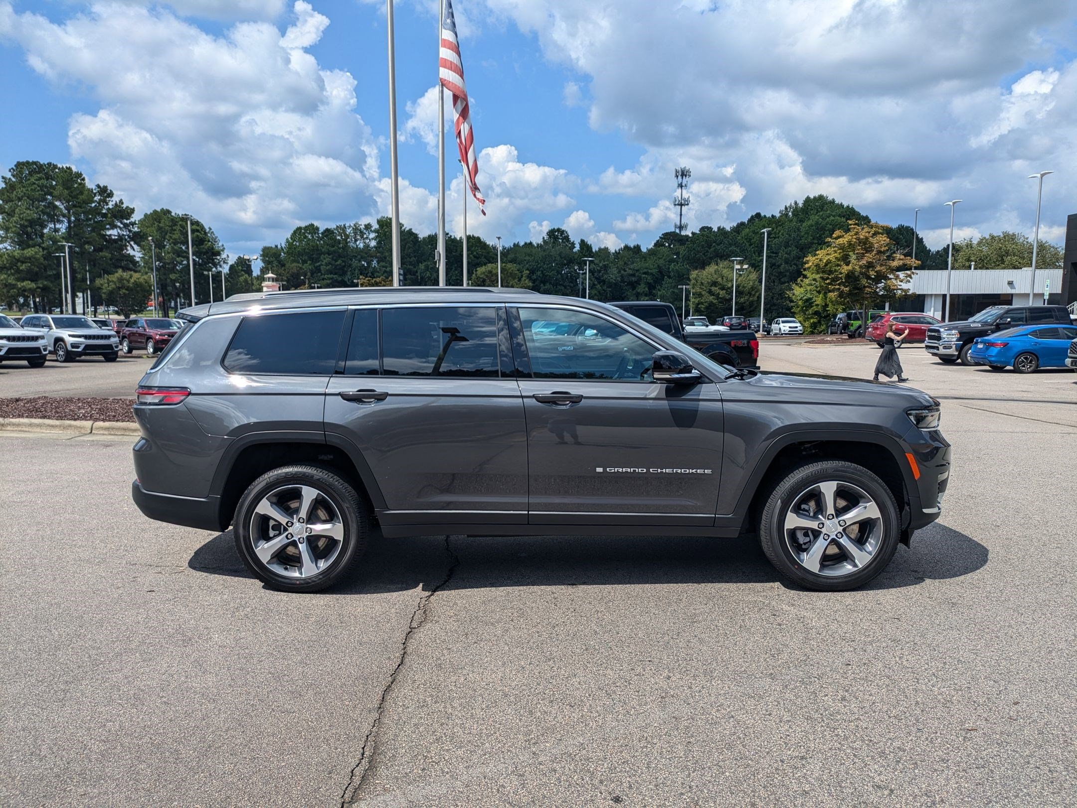 2025 Jeep Grand Cherokee Limited photo 4