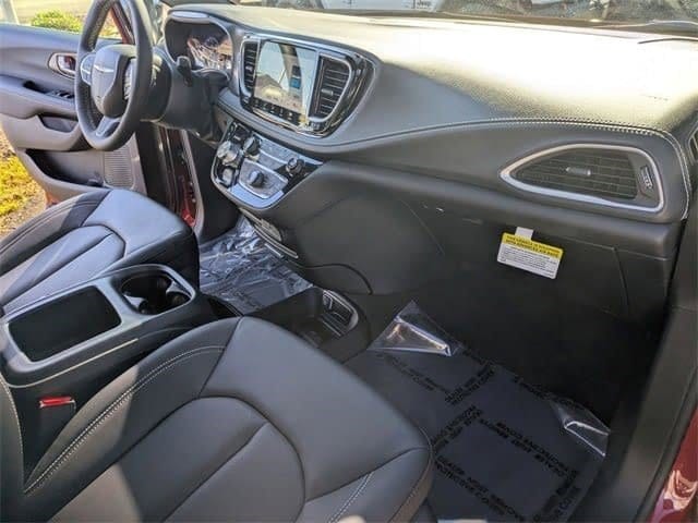 2026 Chrysler Pacifica Select - Photo 22