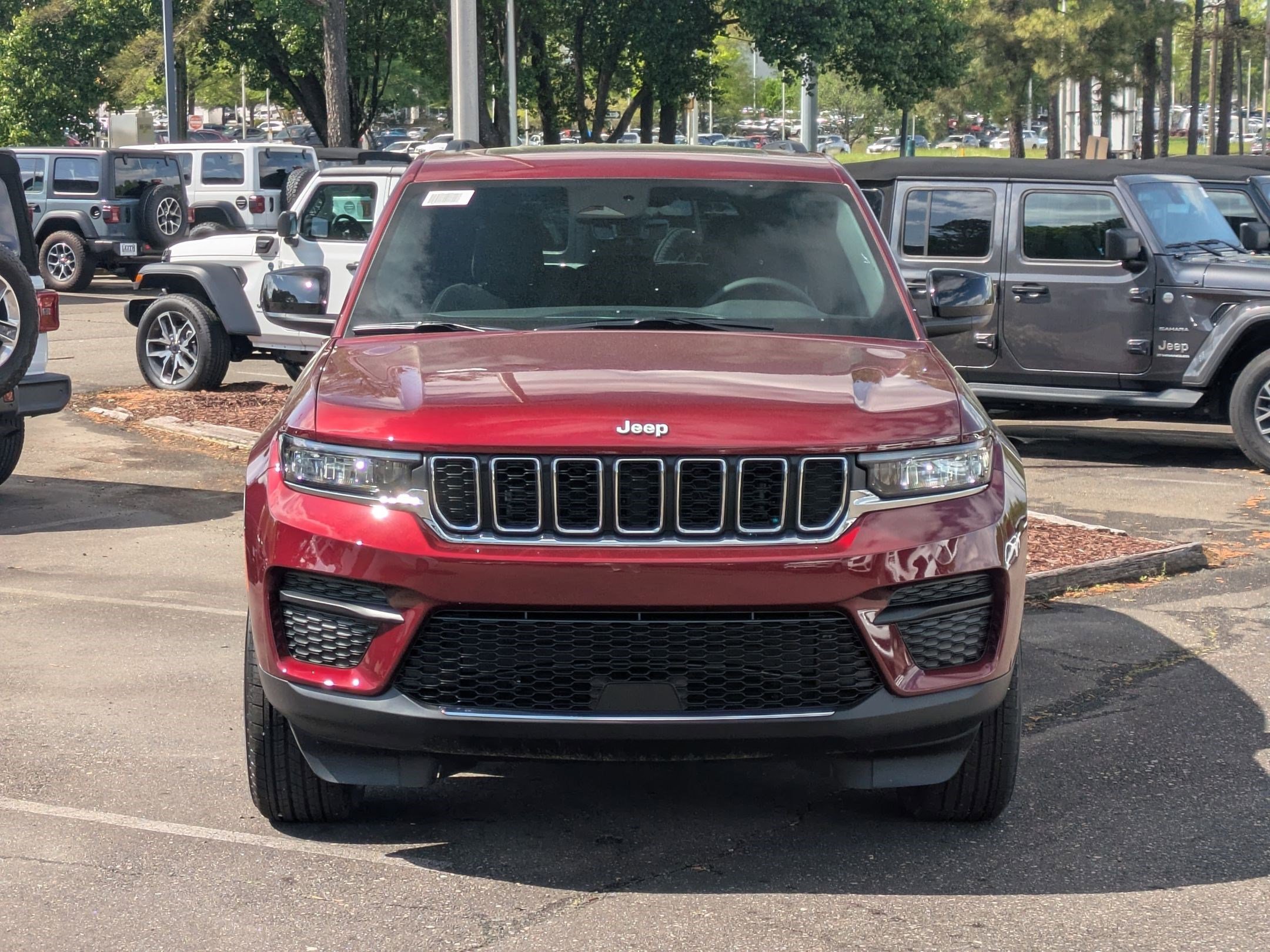 2025 Jeep Grand Cherokee Laredo X photo 2